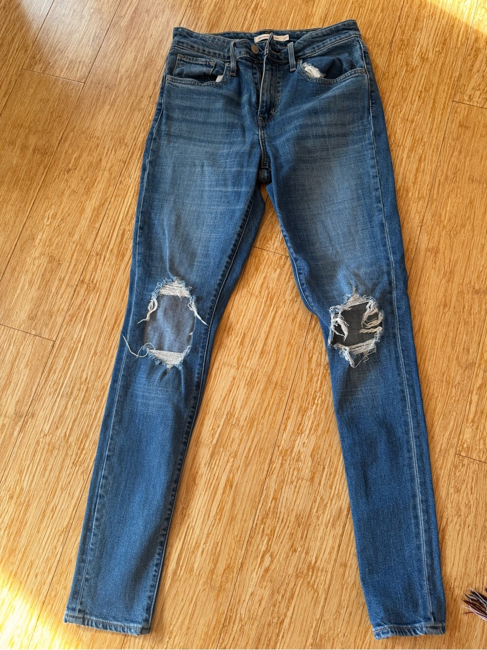 Levi's Women's Skinny Ripped Knee Jeans - Dark Blue